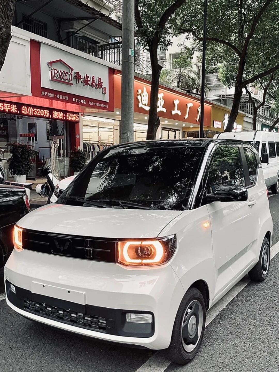 宏光MINIEV生椰白 高級感爆棚的城市出行新寵，房產經紀人的移動咨詢站